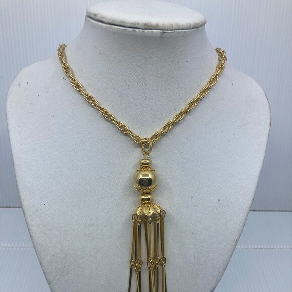 Vtg 1970 VENDOME gold tone tassel lariat new condition - Picture 3 of 5